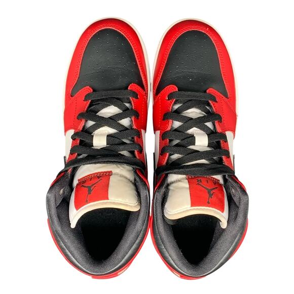 Jordan 1 Mid Chicago Black Toe Basketball Shoes 554725-069 Women’s Sz 8 - Picture 4 of 10